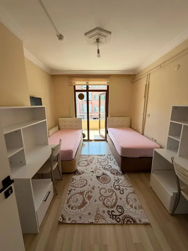 Marina Vizyon Kız Yurdu iki kişilik balkonlu oda, İzmit