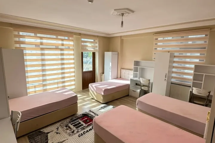 Marina Vizyon Kız Yurdu çok kişilik öğrenci odası